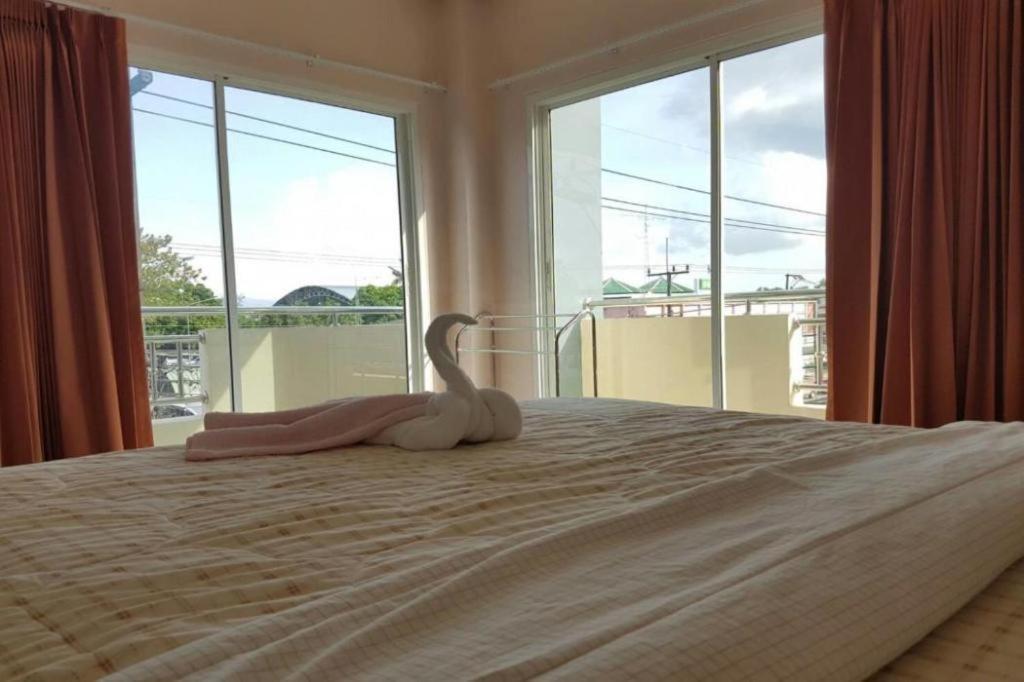 V-House Hotel Транг Экстерьер фото